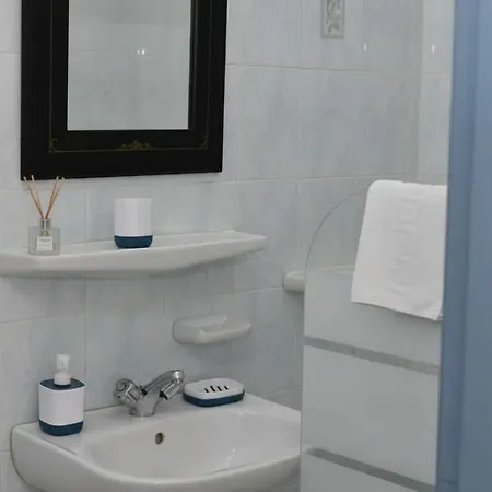 Traditional Near The Waves In Grikos בית נופש *