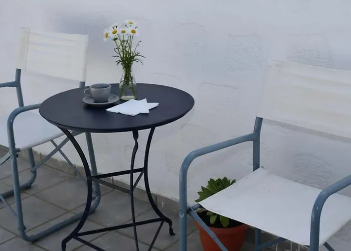 Traditional Near The Waves In Grikos בית נופש *