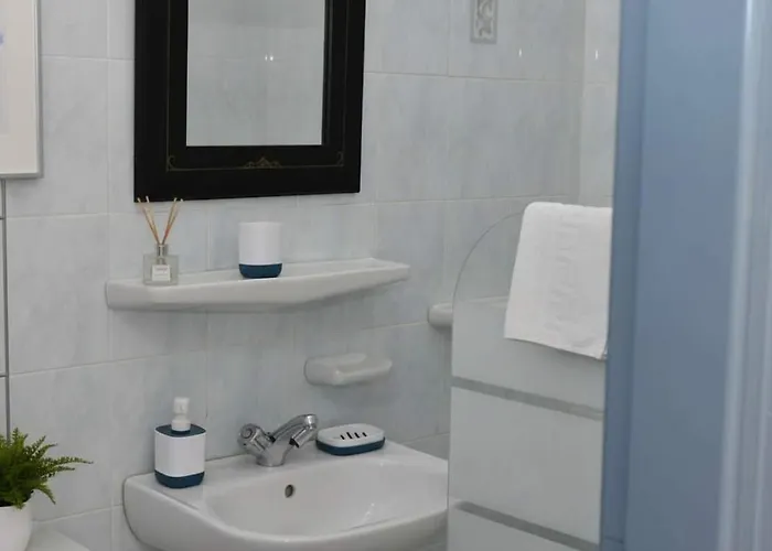 Traditional Near The Waves In Grikos בית נופש *